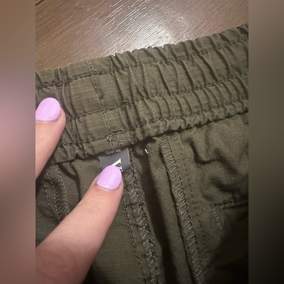 Vuori Women's Ripstop Pants Raw Hem Army Green Size small VW450 - Picture 3 of 10